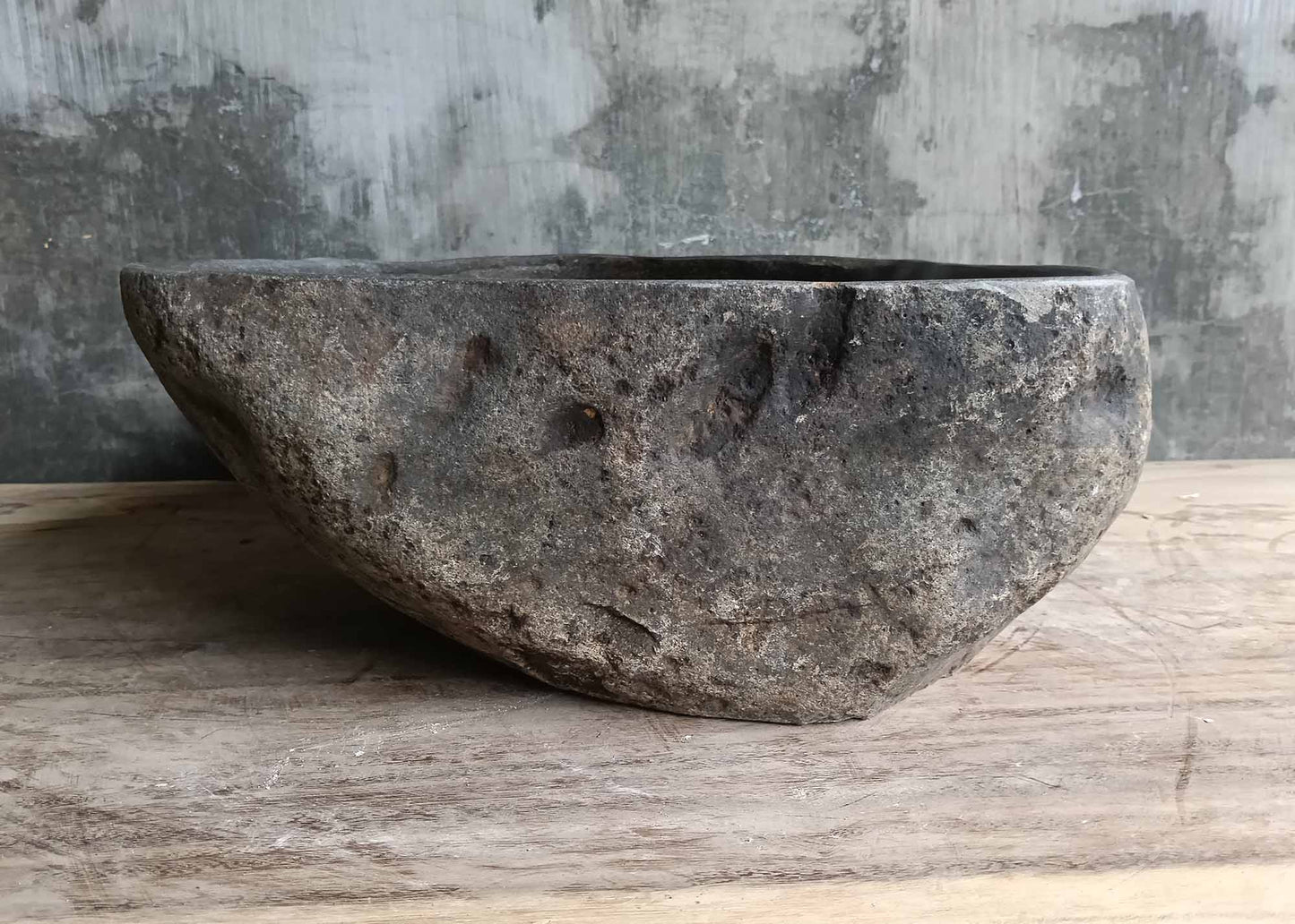 Backside of river stone sink 6004-4033 with rough natural stone exterior