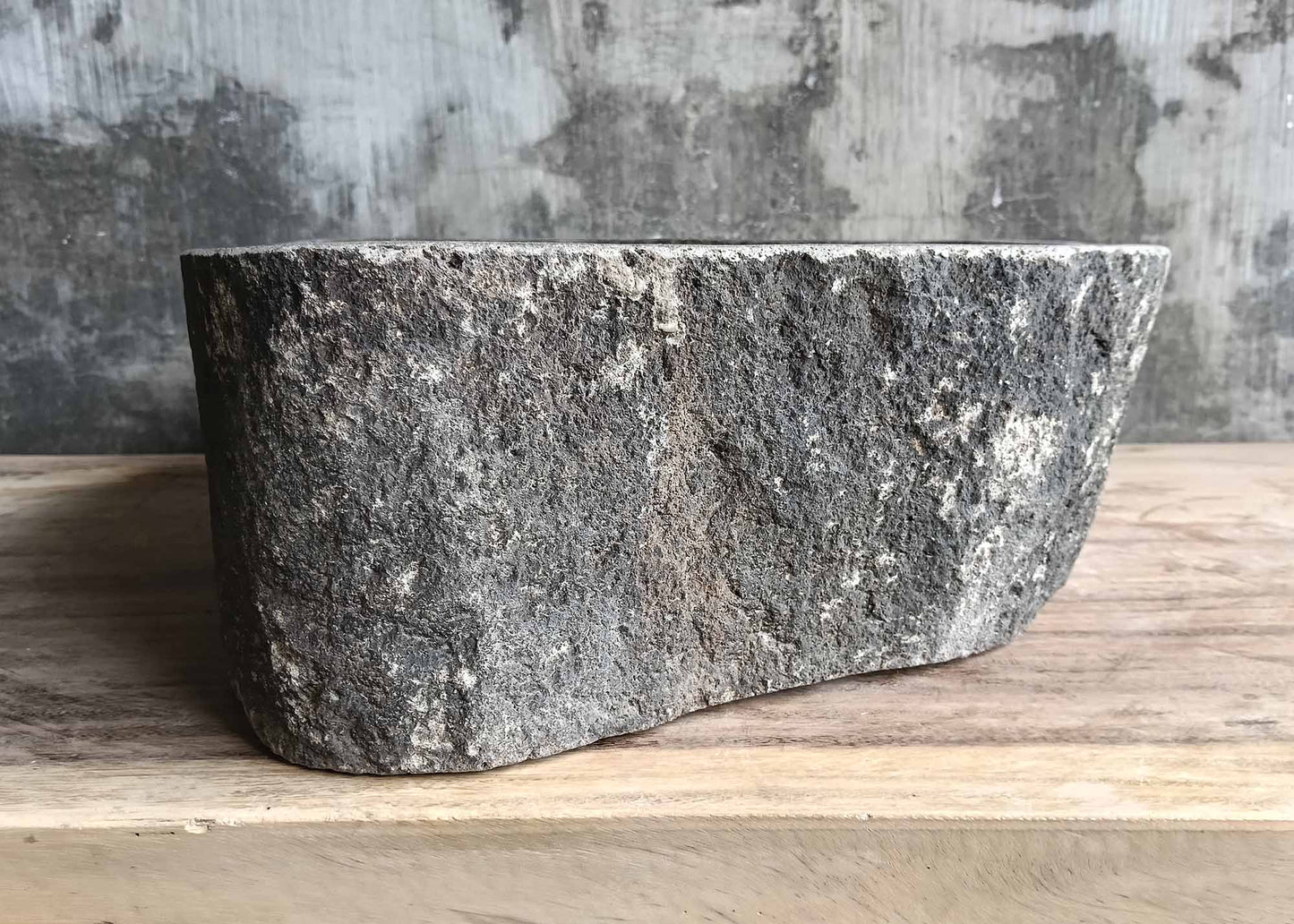 Left angle of gray river stone sink 6055-4640 with organic triangular shape