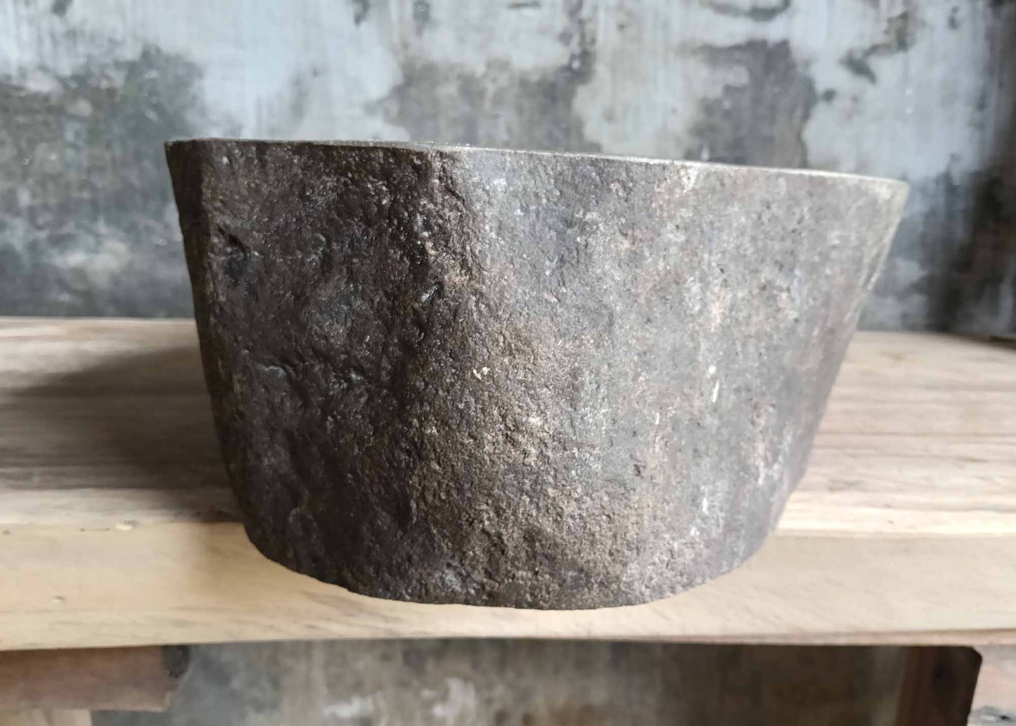 Back view of river rock sink 6096-4732 with raw outer stone surface