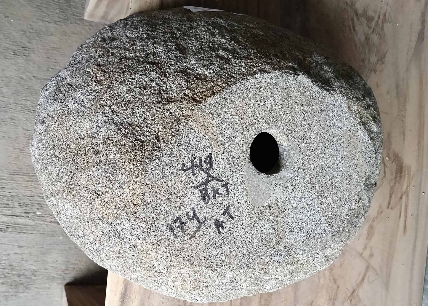 Underside of river stone sink showing raw stone base – 6174-4637