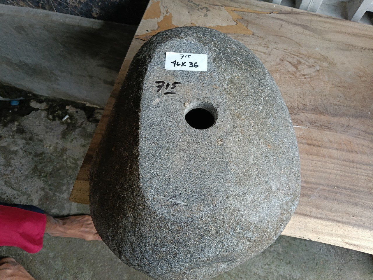 Bottom view of 6715-4636 solid one-piece river rock sink