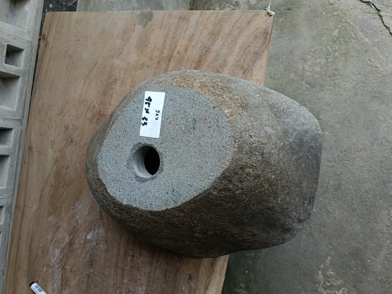 Bottom view of 6927-4533 solid one-piece river rock sink