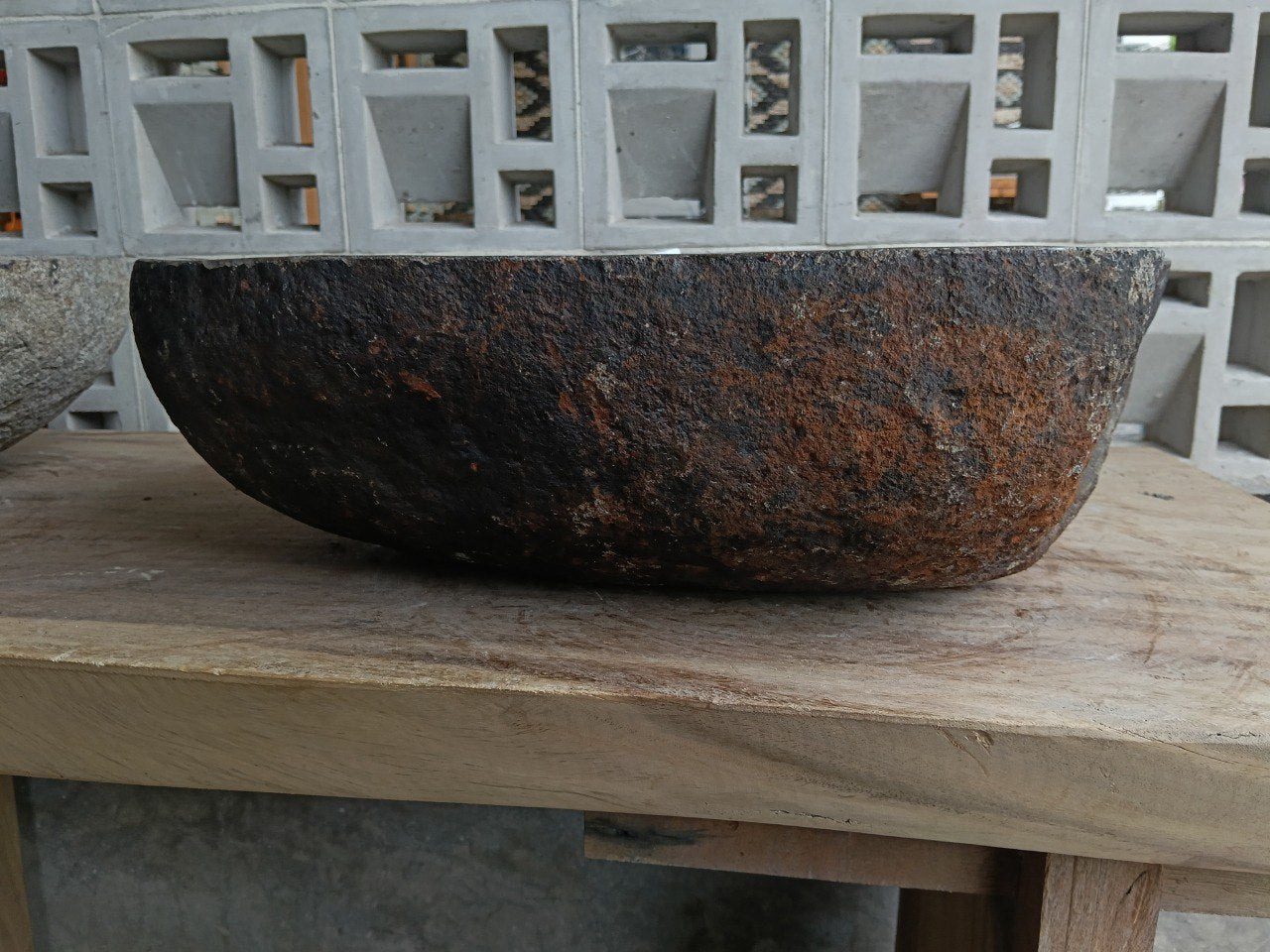 Left side of 6873-5038 organic river stone sink