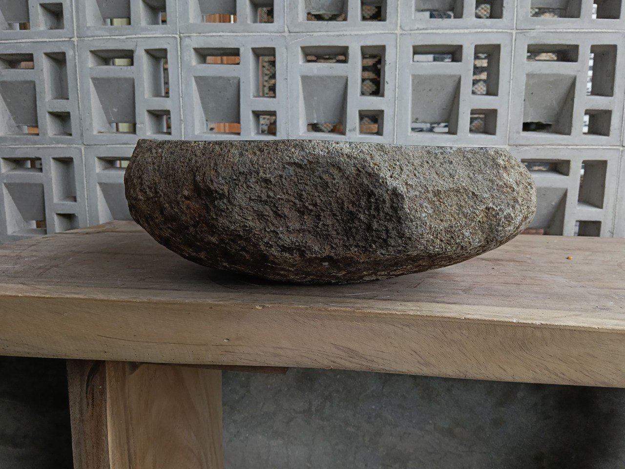 Left side of 6823-5440 organic river stone sink
