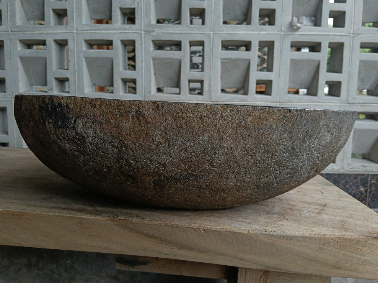 Left side of 6816-5039 organic river stone sink