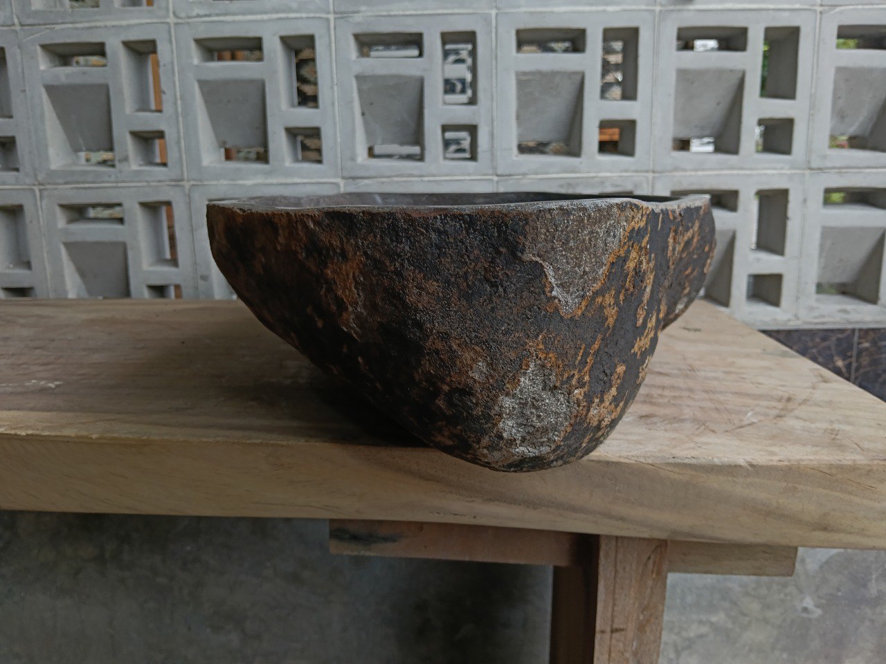 Left side of 6864-6040 organic river stone sink