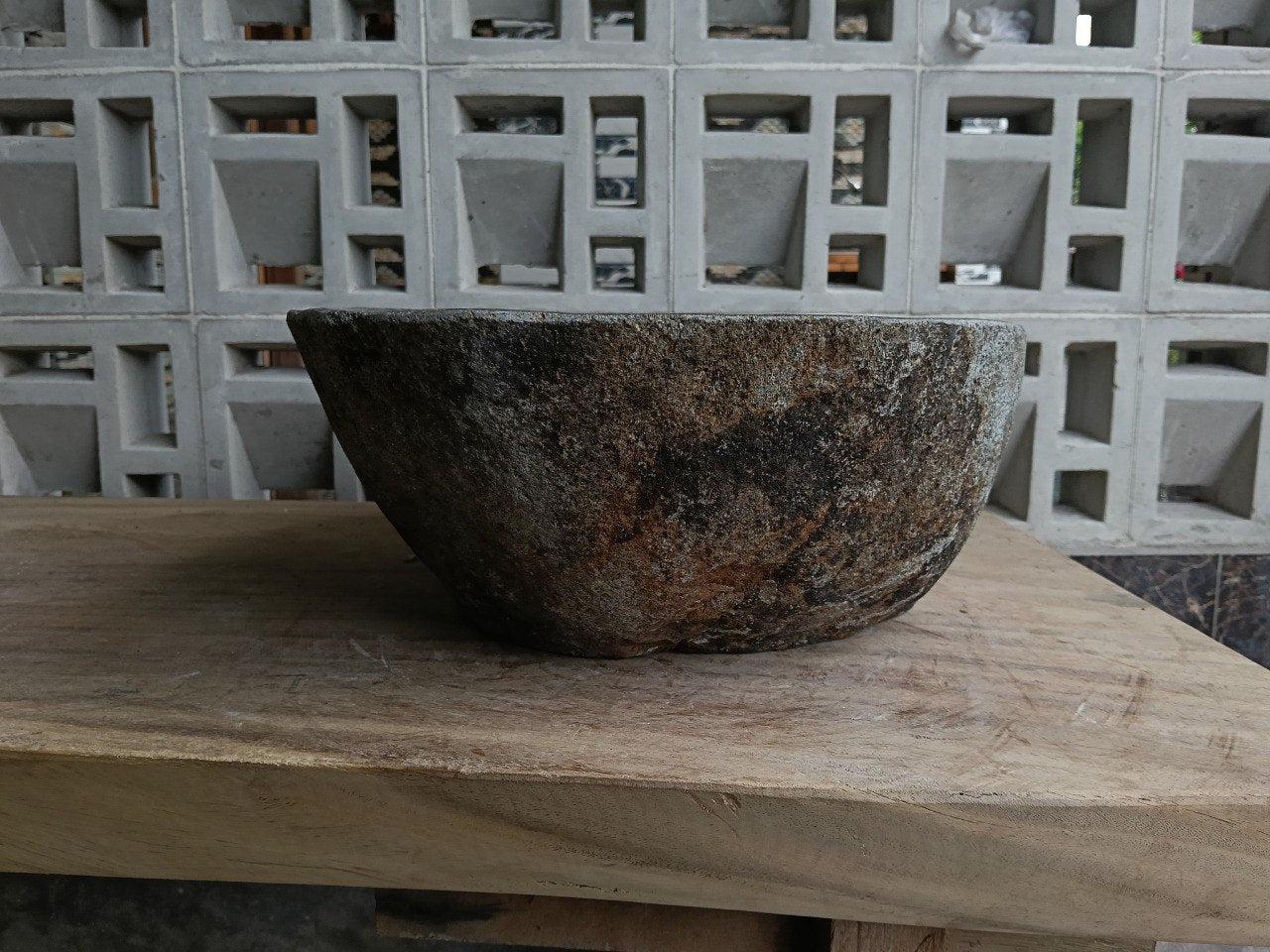 Left side of 6853-5036 organic river stone sink