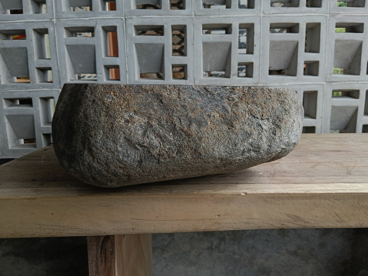 Left side of 6774-5936 organic river stone sink