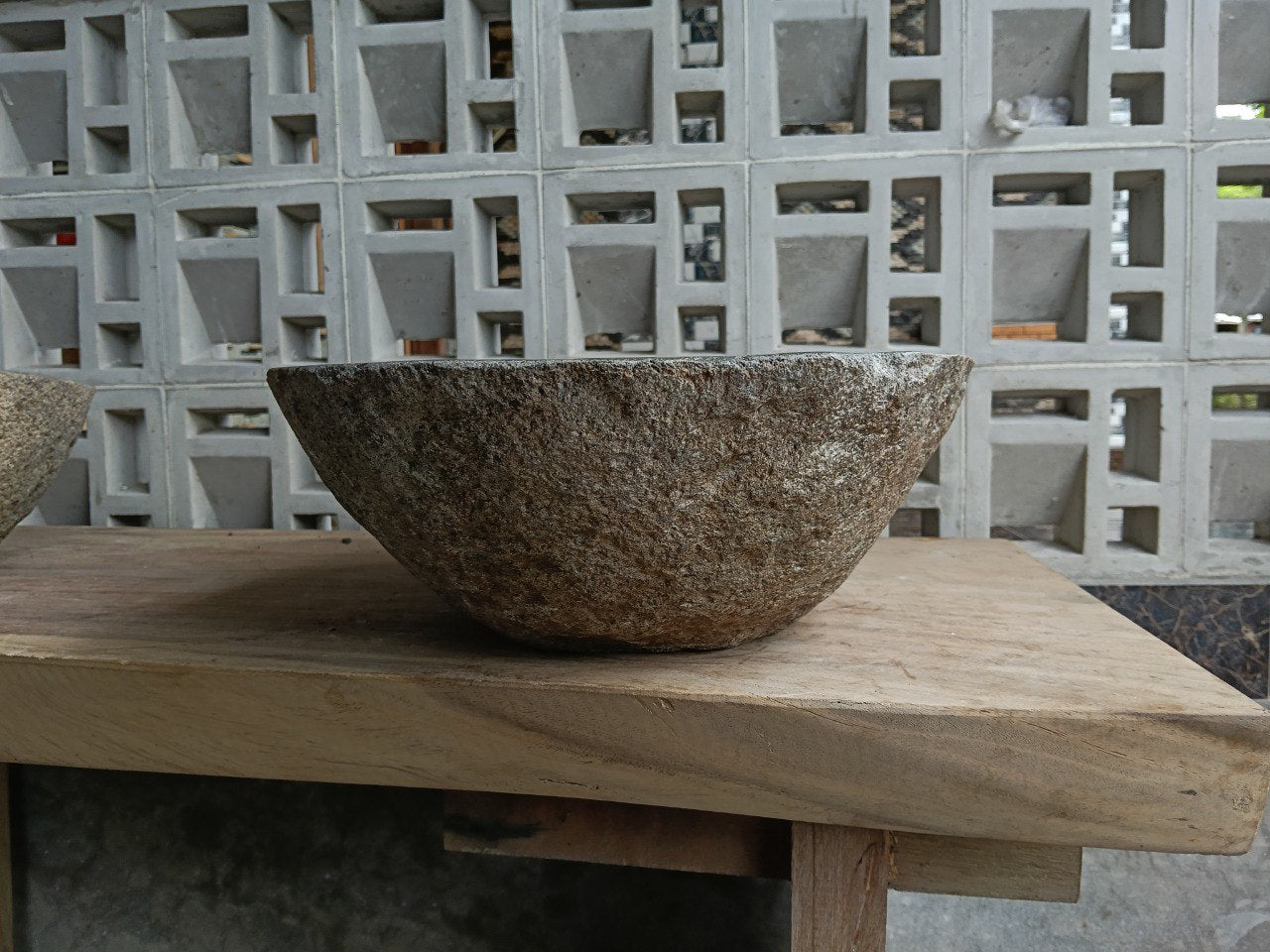 Left side of 6754-5737 oval river stone sink