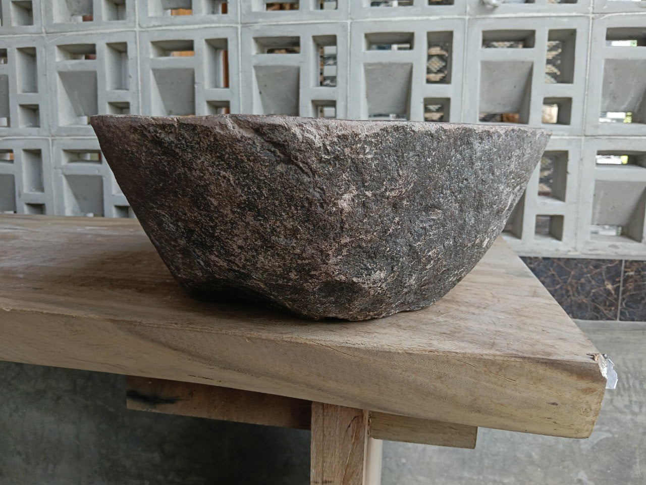Left side of 6935-5839 oval river stone sink