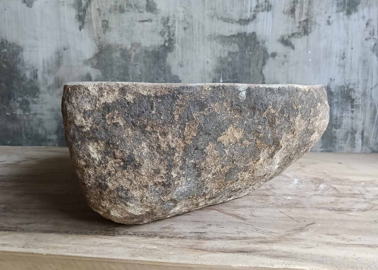 Left angle of river stone sink showing smooth interior curve – 6005-3934
