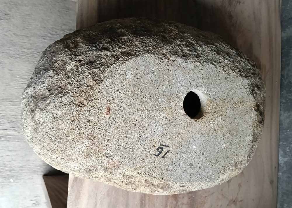 Bottom of river stone sink 6016-4733 showing natural rough stone base
