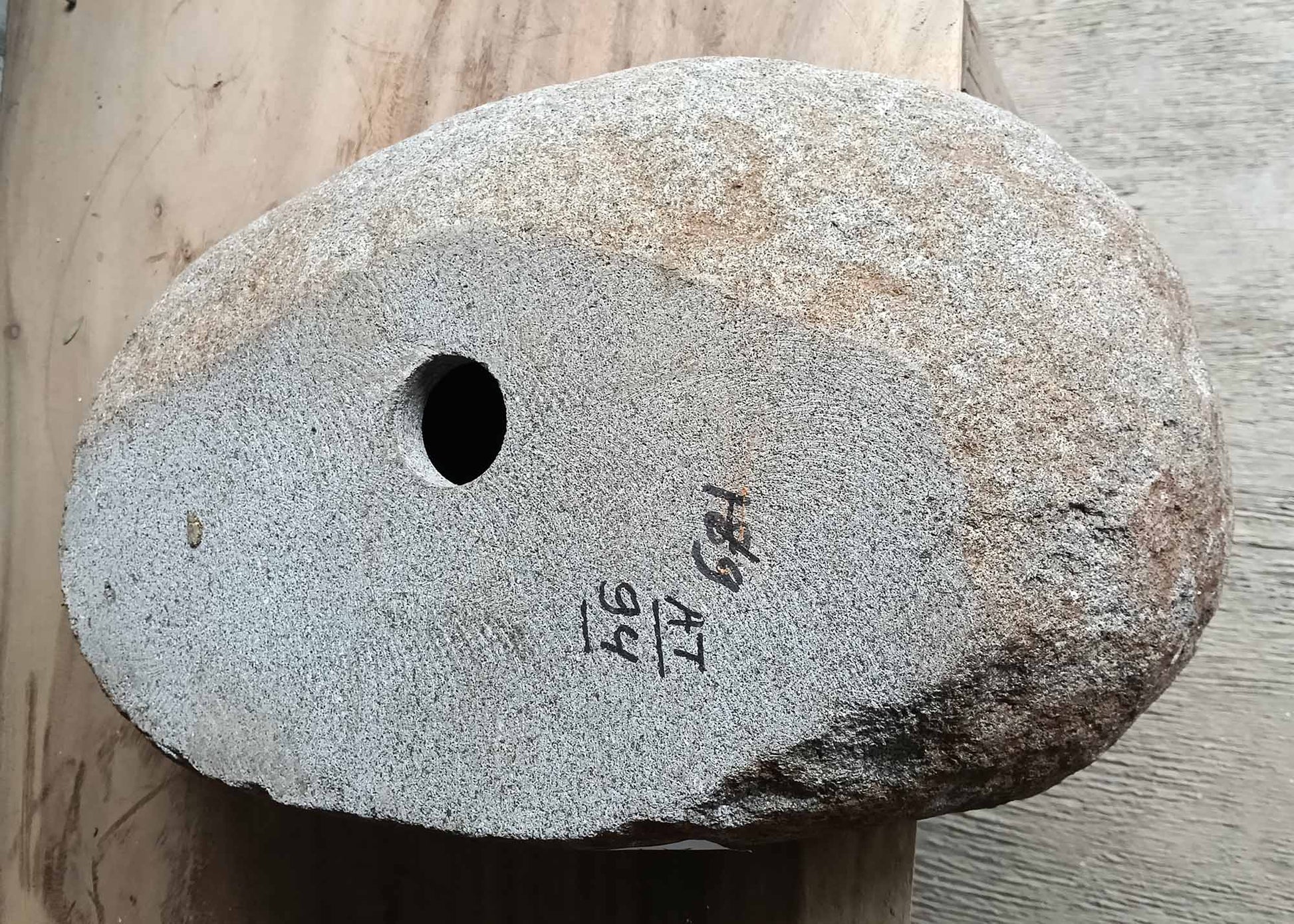 Bottom view of river stone sink 6094-4931 with unprocessed natural base
