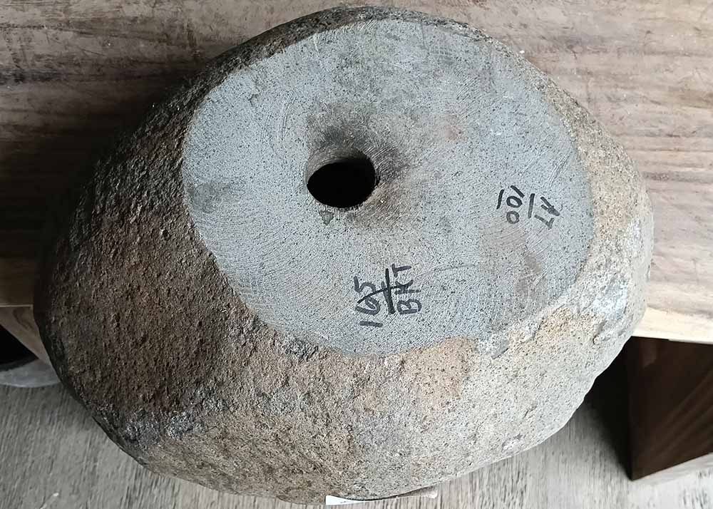 Bottom of river stone sink 6100-4738 with natural rugged finish
