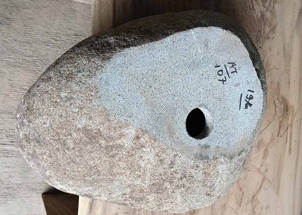 Underside of river stone basin 6107-4535 with unprocessed natural texture
