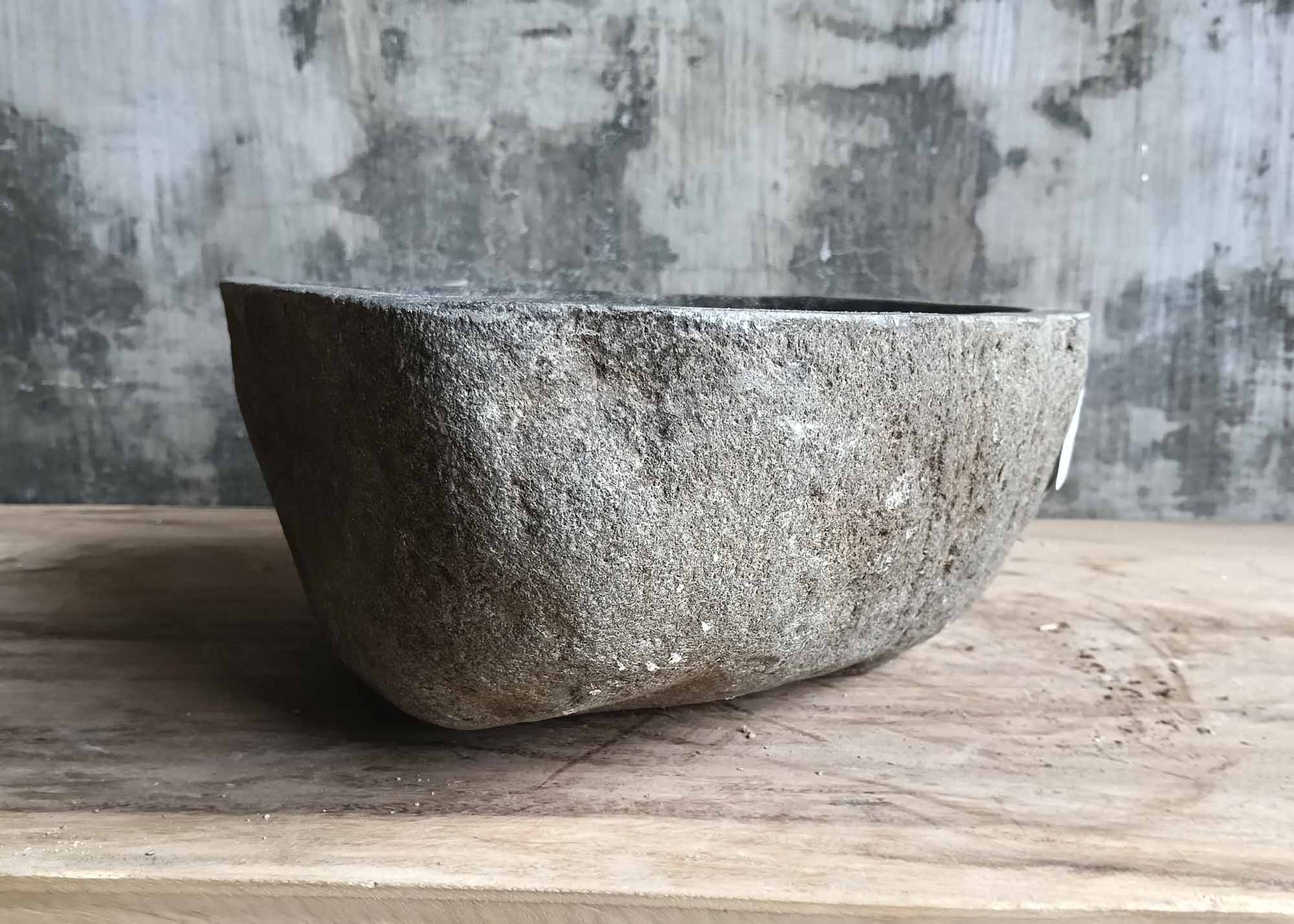 Left angle of river stone basin 6132-4132 with triangular contour
