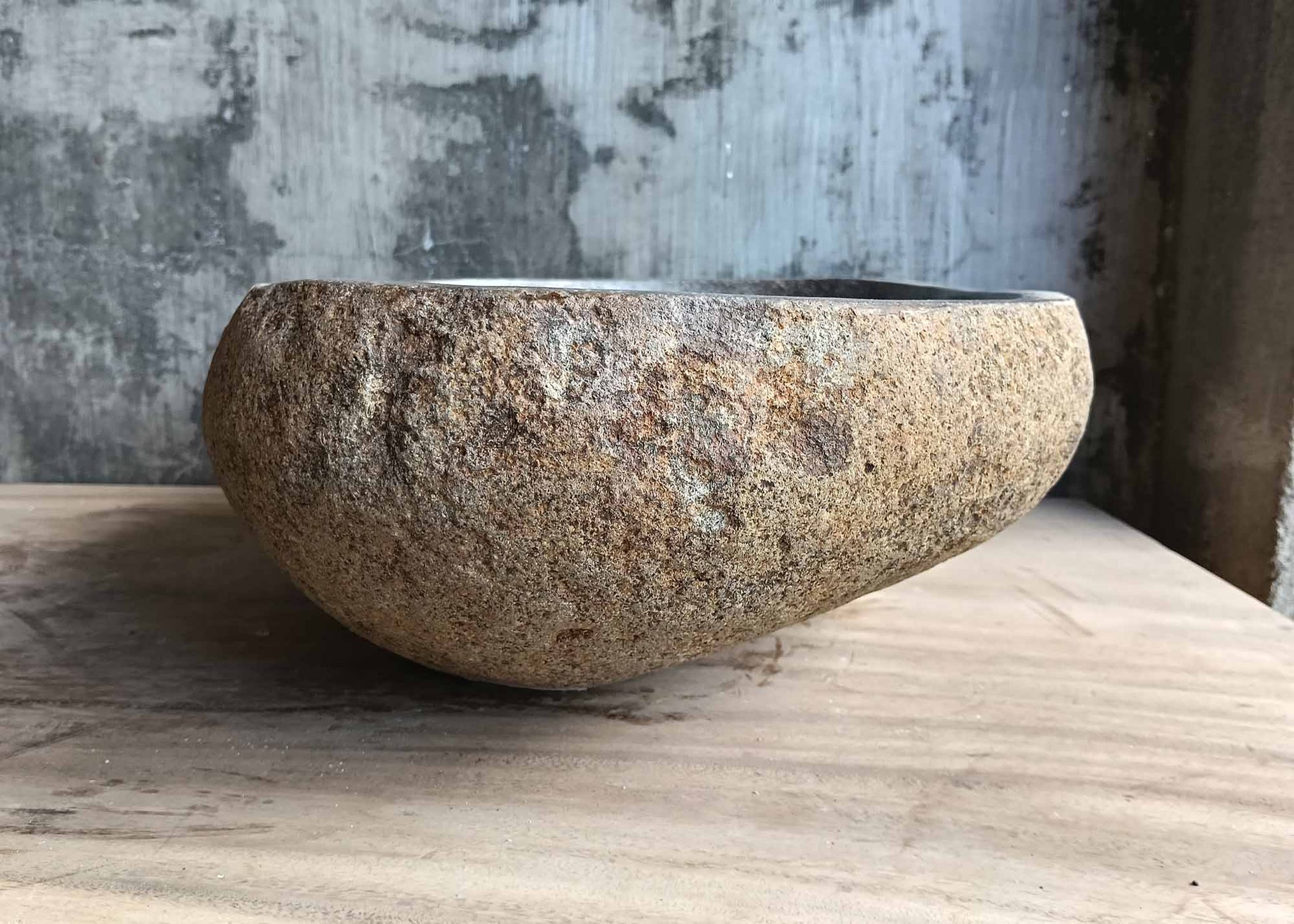 Right profile of gray four-edge river stone basin
