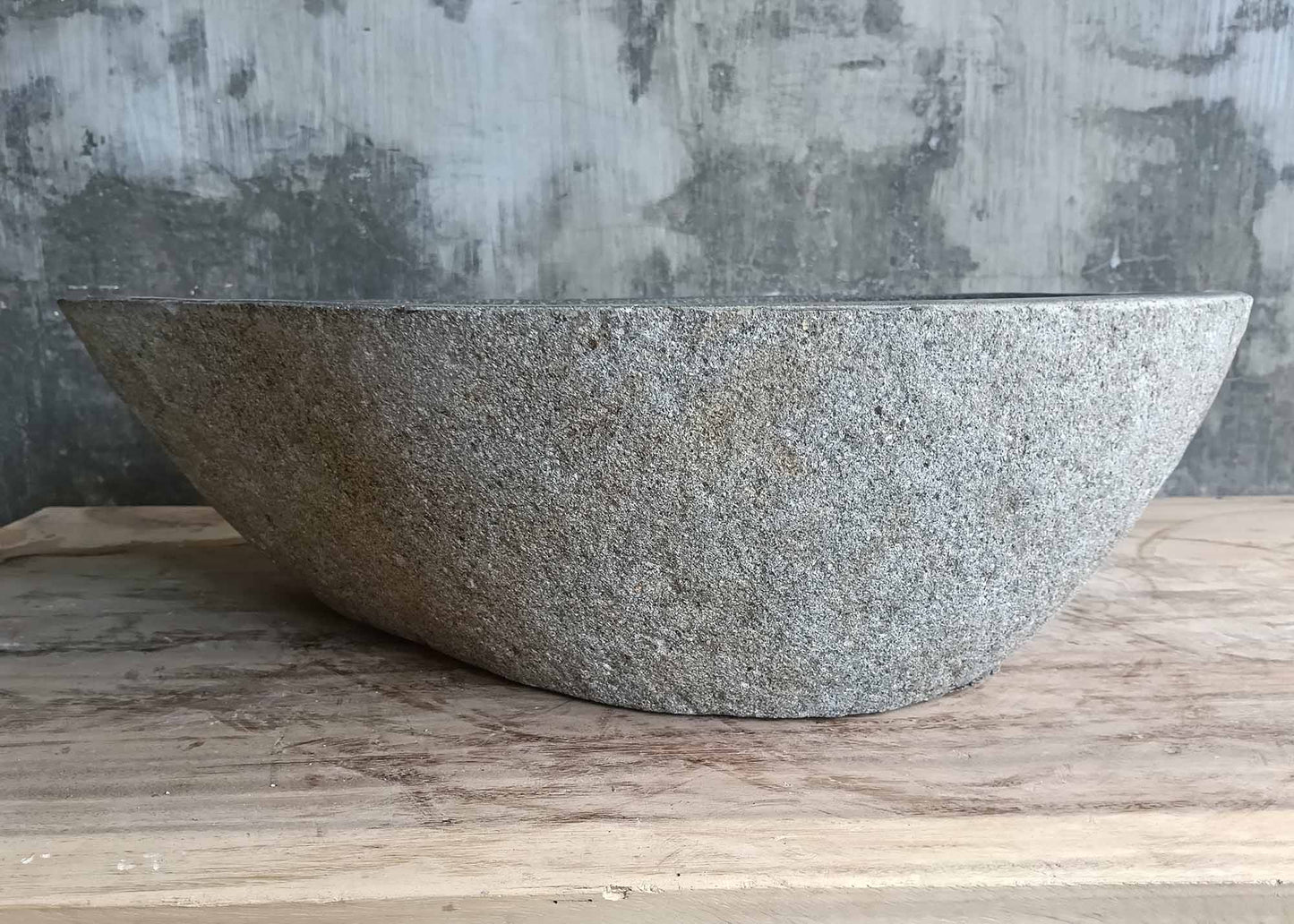 Back profile of sink 6315-5132 with wide triangular form and natural grain exterior
