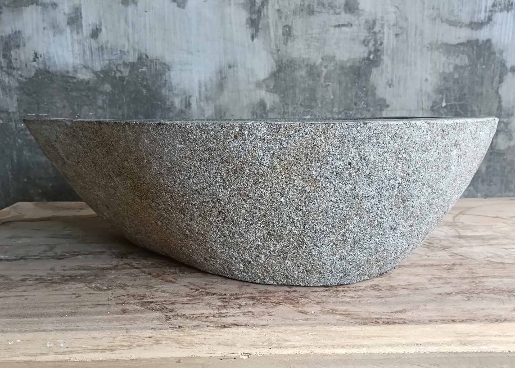 Back profile of sink 6315-5132 with wide triangular form and natural grain exterior
