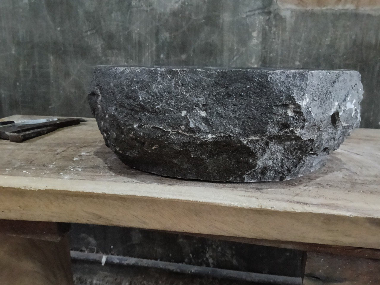 Andesite Stone Sink | A136-4545 | 18″×18″ Round Black Andesite Polished
