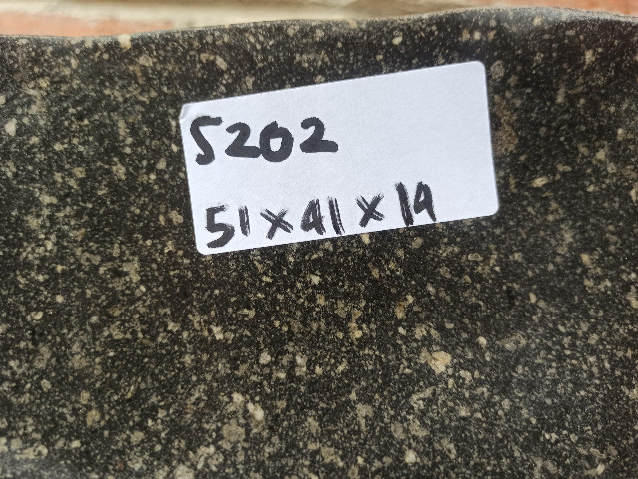 River Stone Sink | 5202-514114 | 20″×16″ Organic Graphite Gray Polished