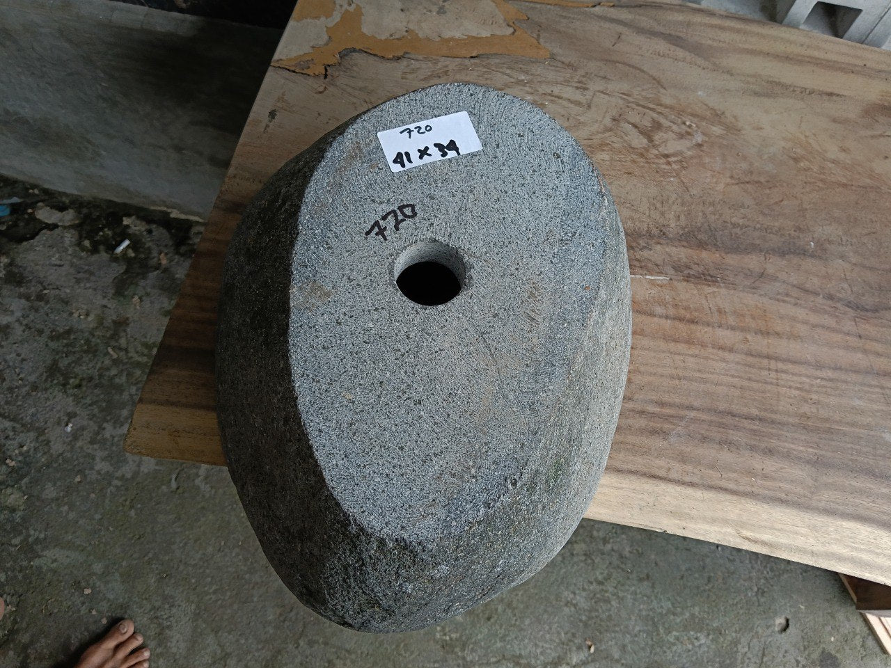 Bottom view of 6720-4134 solid one-piece river rock sink
