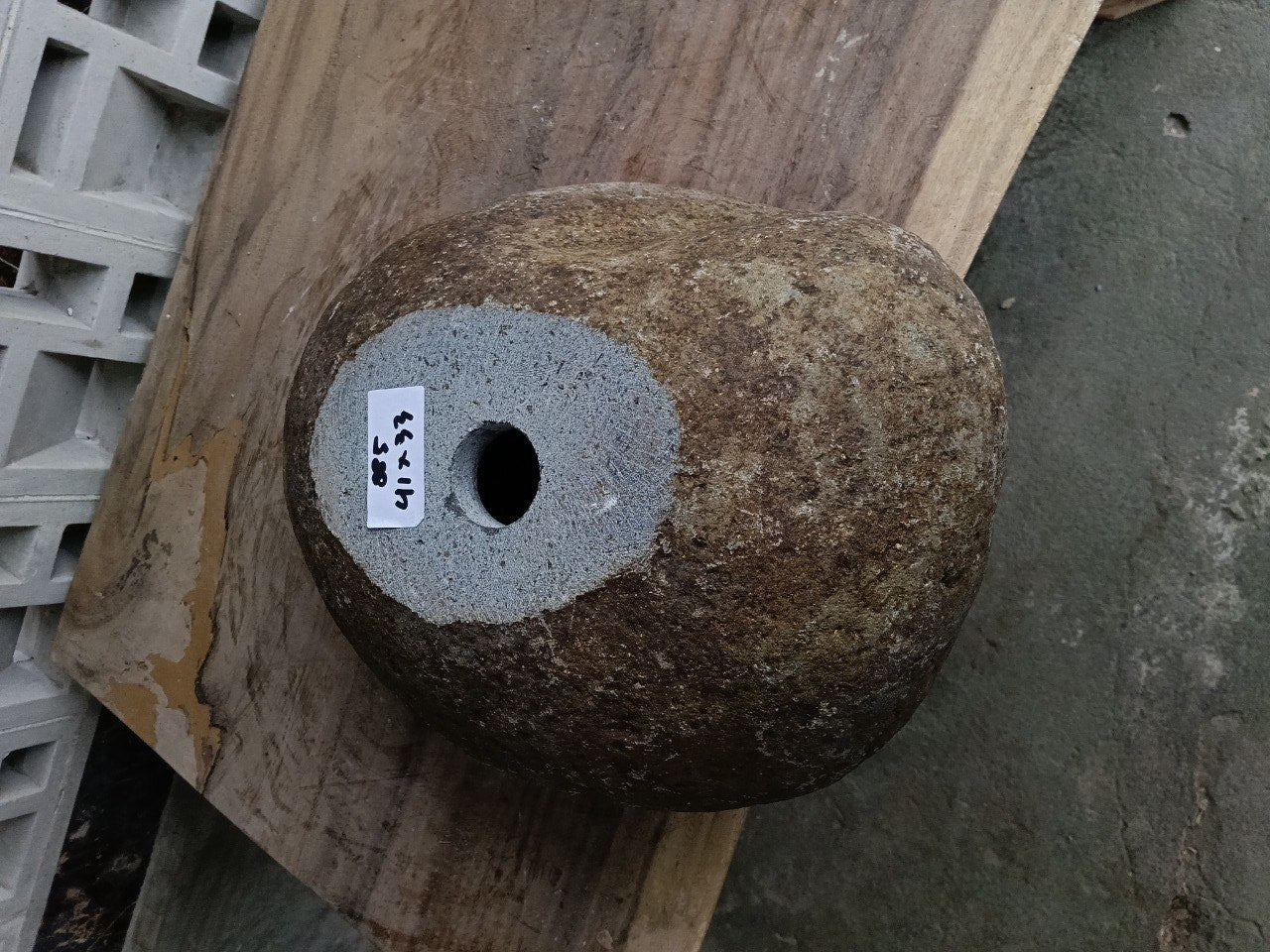 Bottom view of 6885-4133 solid one-piece river rock sink
