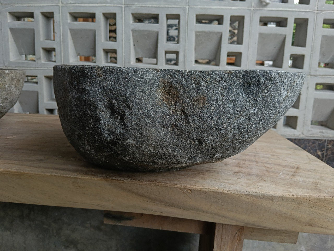 Left side of 6845-4436 oval gray-white river stone sink
