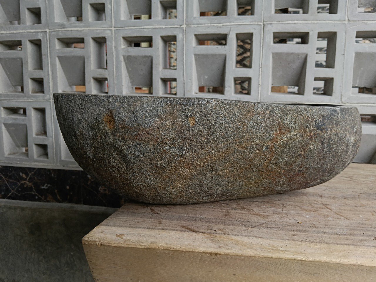 River Stone Sink | 6696-4743 | 19×17″ Oval Graphite Polished/Natural