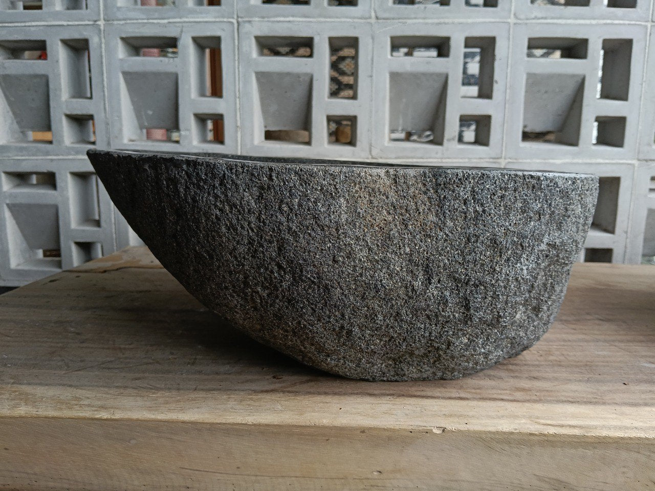 Left side of 6699-4539 oval gray-white river stone sink
