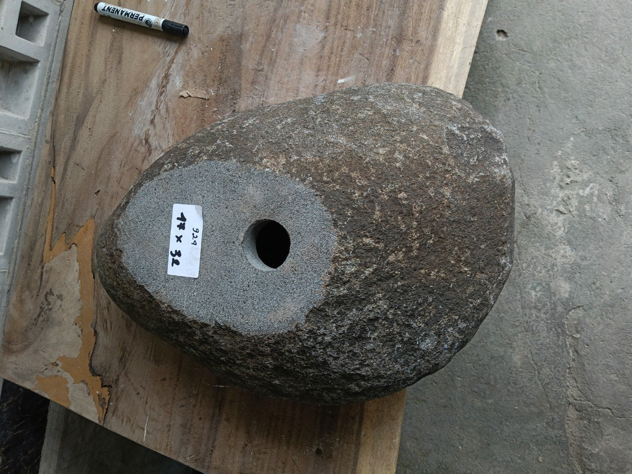 Bottom view of 6924-4732 solid one-piece river rock sink
