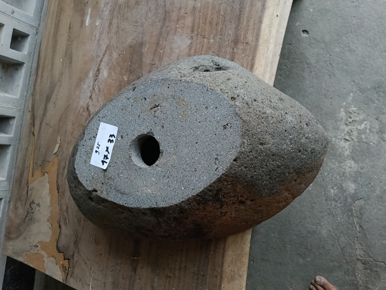 Bottom view of 6925-4733 solid one-piece river rock sink
