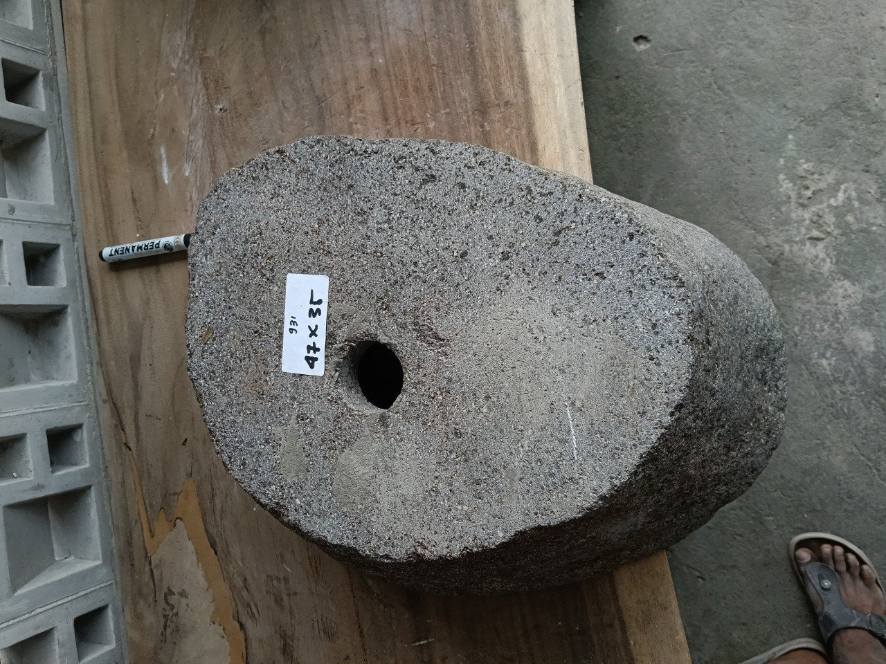 Bottom view of 6931-4735 solid one-piece river rock sink
