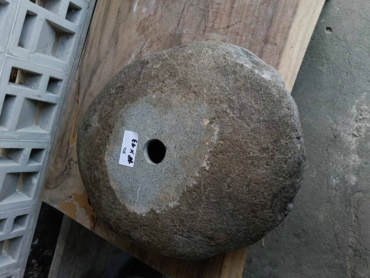 Bottom view of 6952-4843 solid one-piece river rock sink
