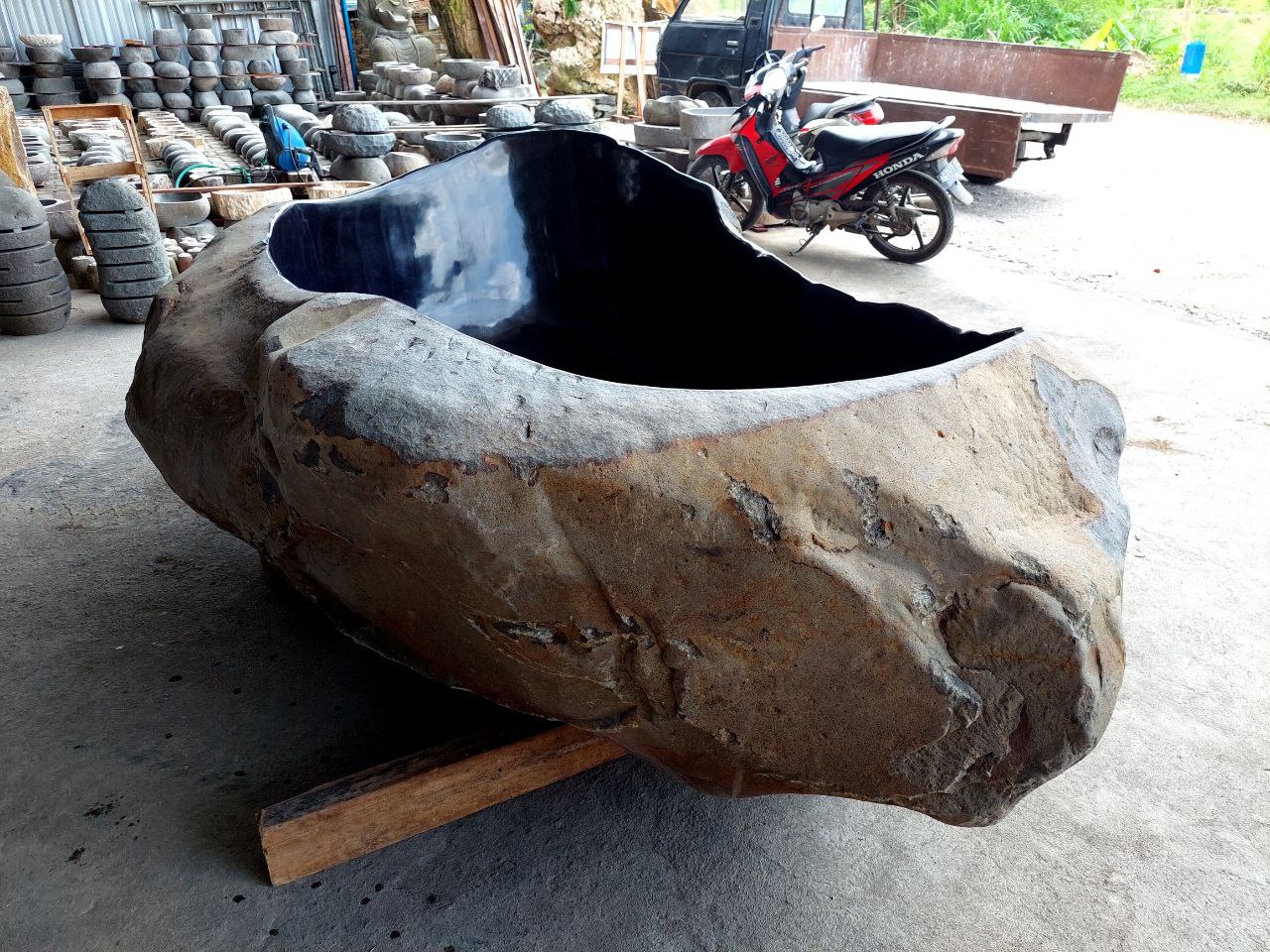 Handcarved river stone tub – large dimensions for designer bathrooms