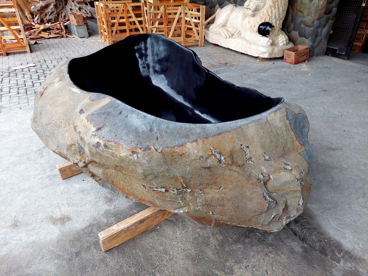 River stone bathtub – rustic luxury for cabins and resorts